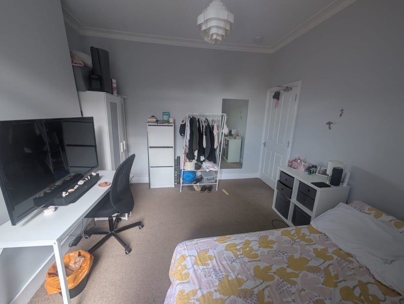 Room Bloemfontein Road in Greater London