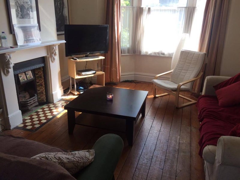 Room Bloemfontein Road in Greater London