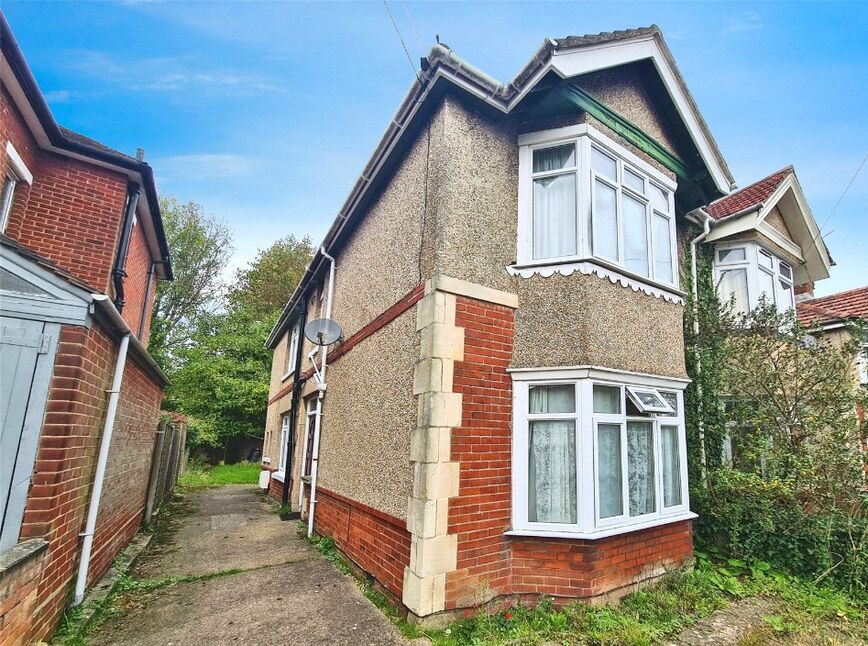 House Roselands Gardens in Southampton
