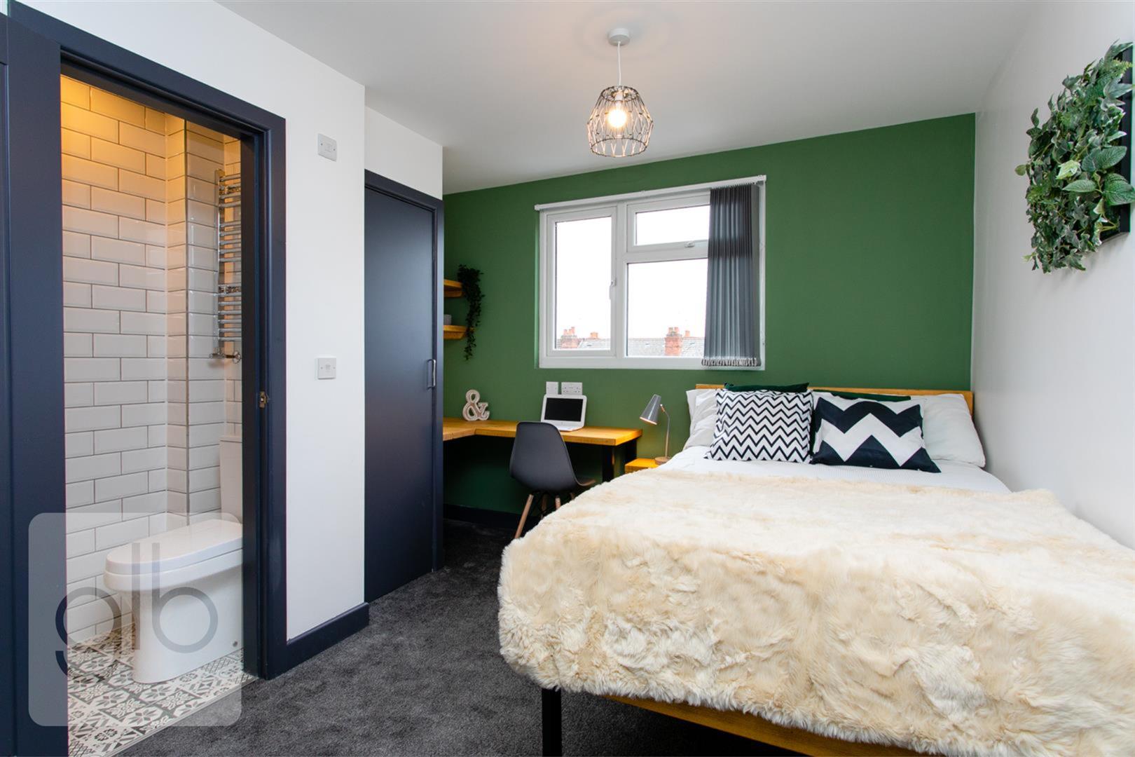Room Dean Street in Coventry