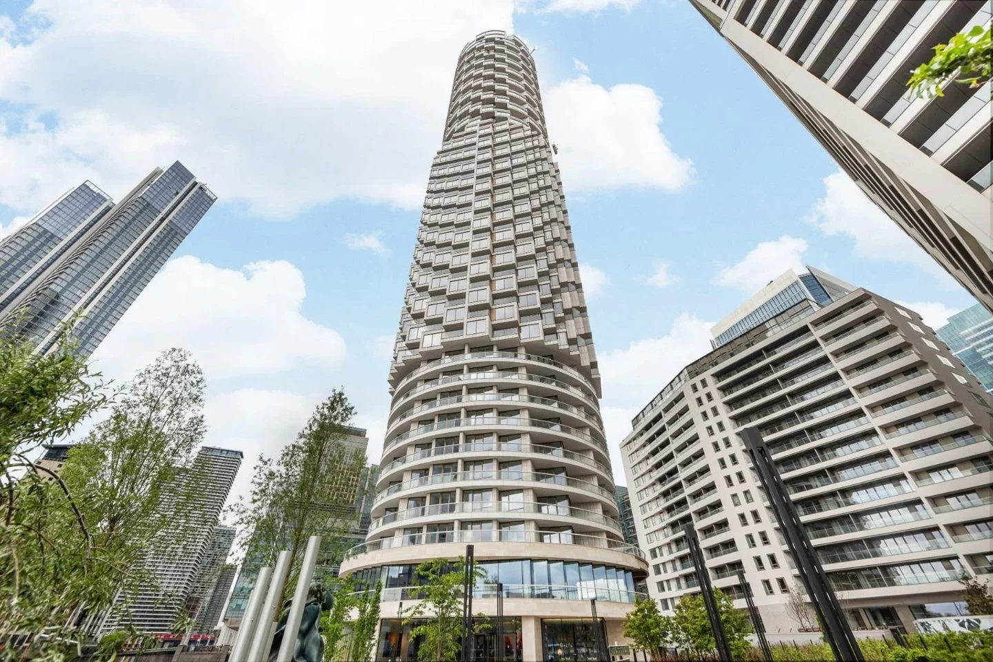 Flat Park Drive in Greater London