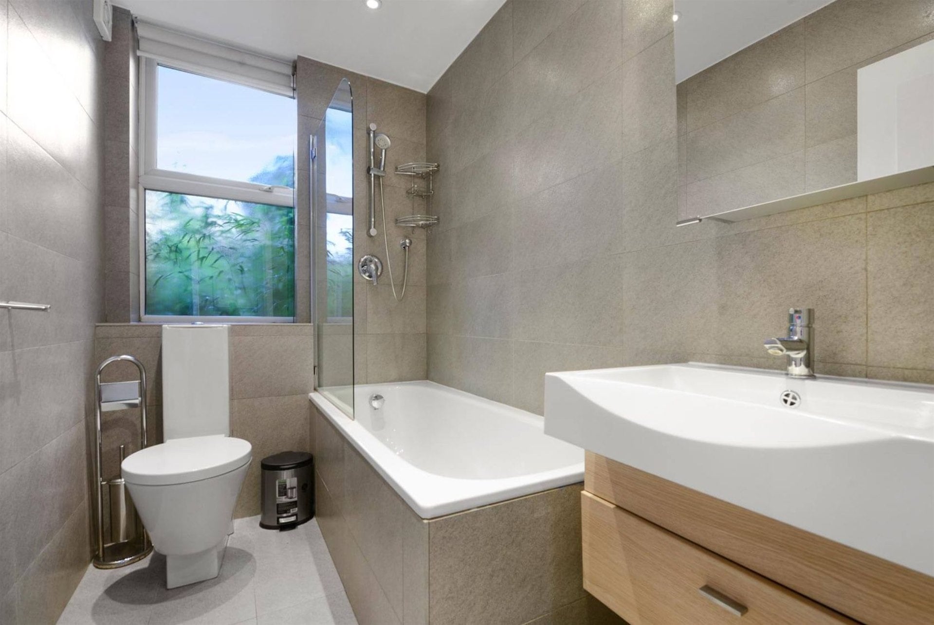 Flat Finchley Road in Greater London