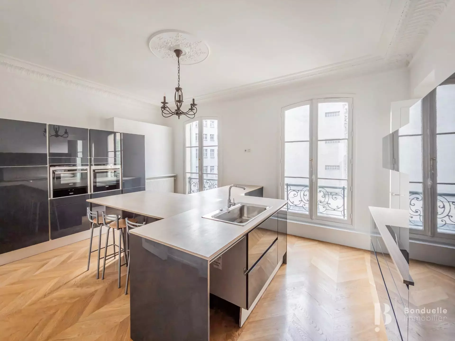 Appartement Rue Lamennais à Paris