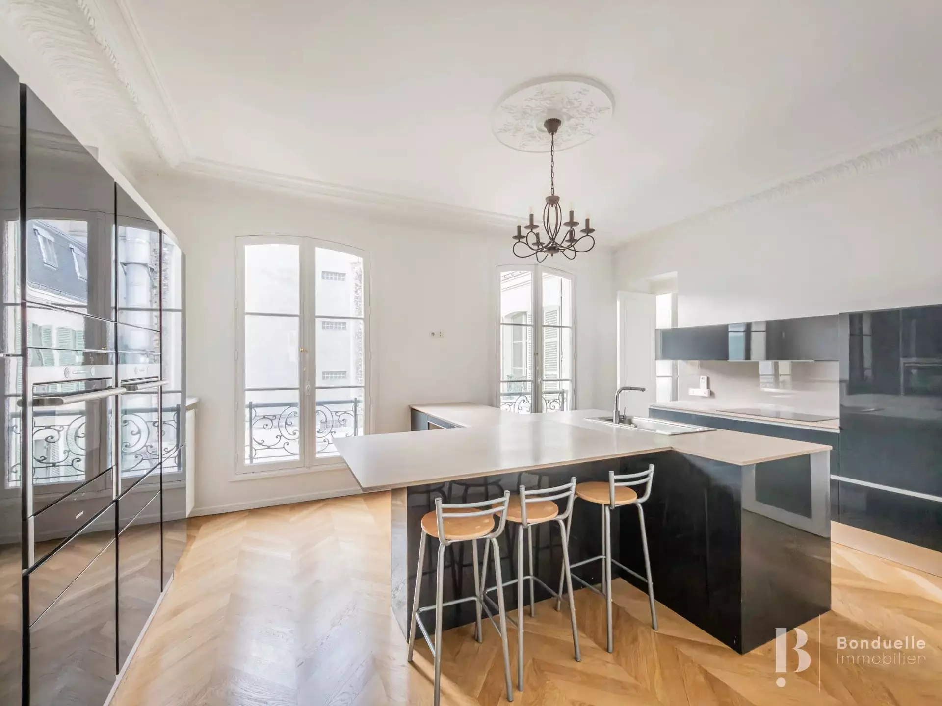 Appartement Rue Lamennais à Paris