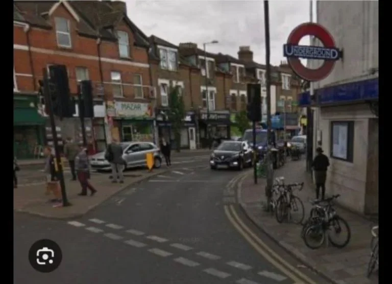 Room Sheldrick Close in Greater London