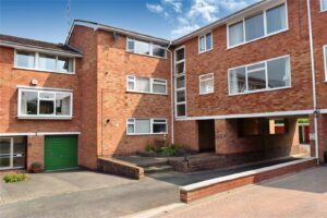 Flat Wedgberrow Close in Droitwich Spa
