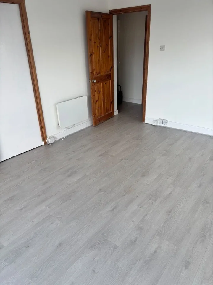 Flat Holdbrook Way in Greater London