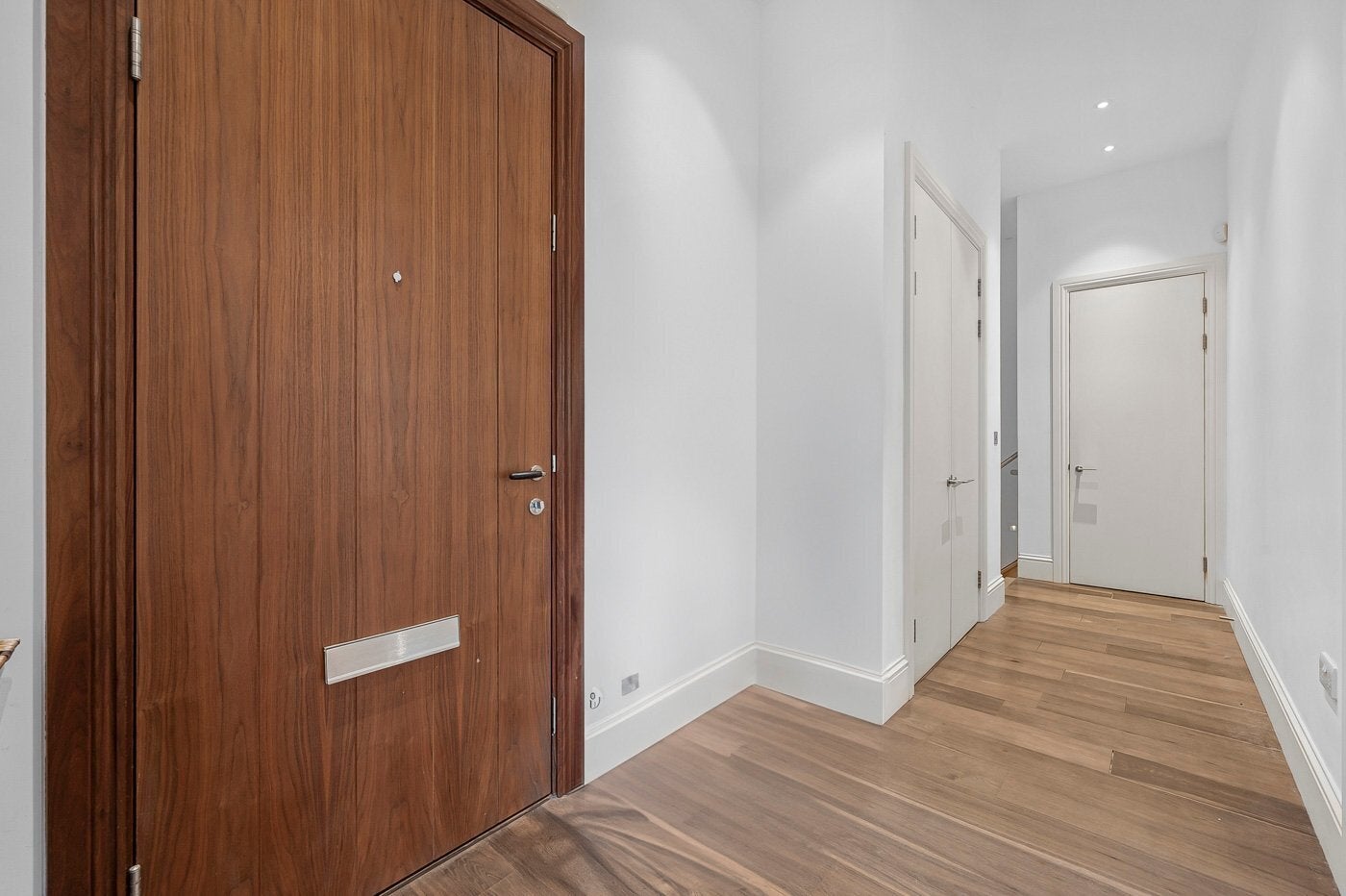 Flat Leman Street in Greater London