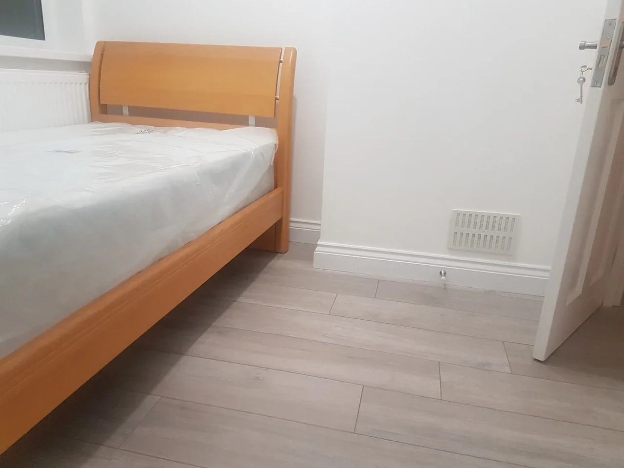 Room Park Lane in Greater London