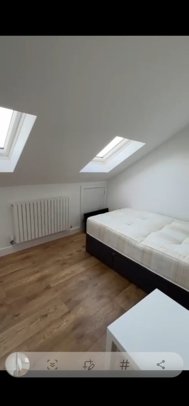 Room Tanfield Road in Greater London