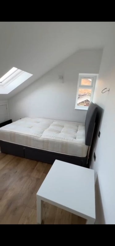 Room Tanfield Road in Greater London