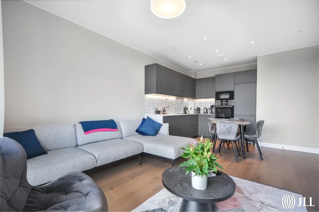 Flat Copperworks Wharf in Greater London