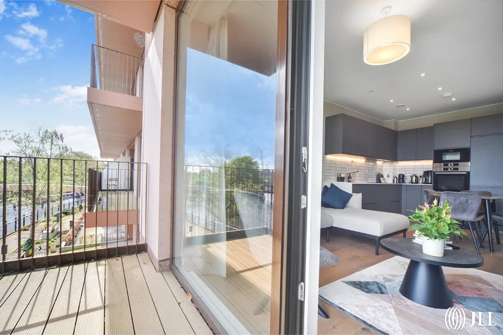 Flat Copperworks Wharf in Greater London