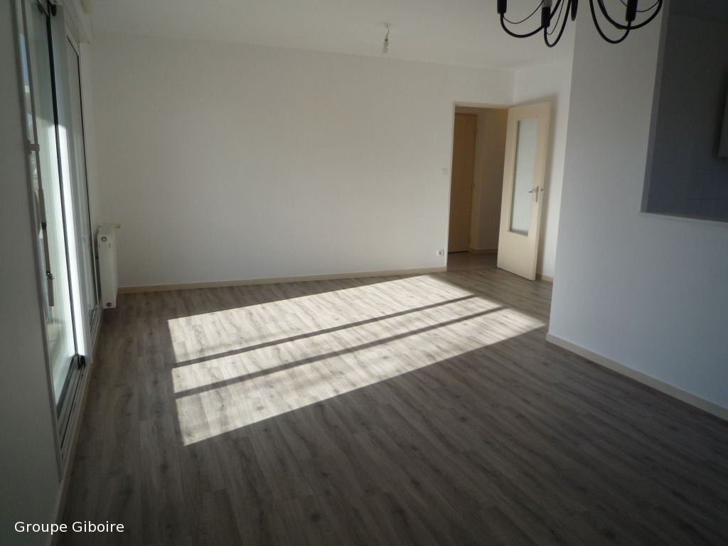 Flat Rue Claude Debussy in Thorigné-Fouillard