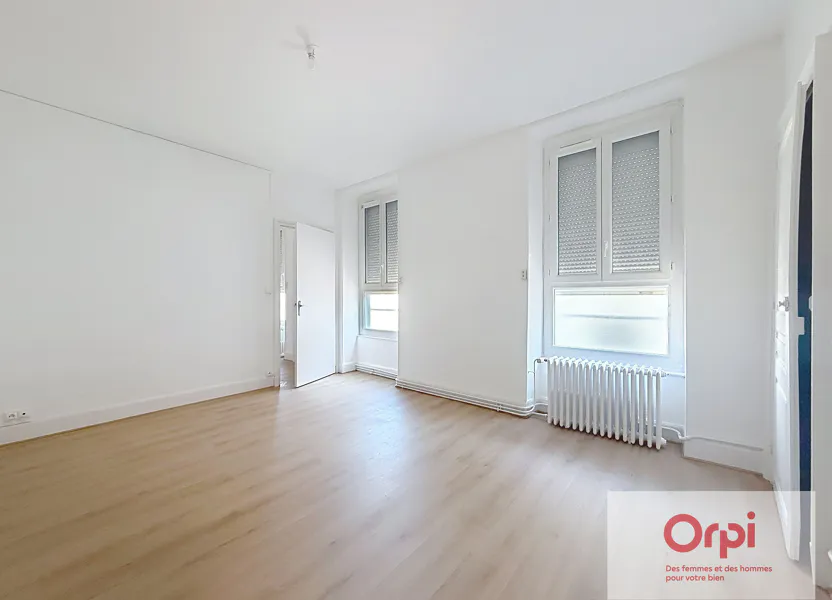 Appartement Place Louis Bavay à Montluçon