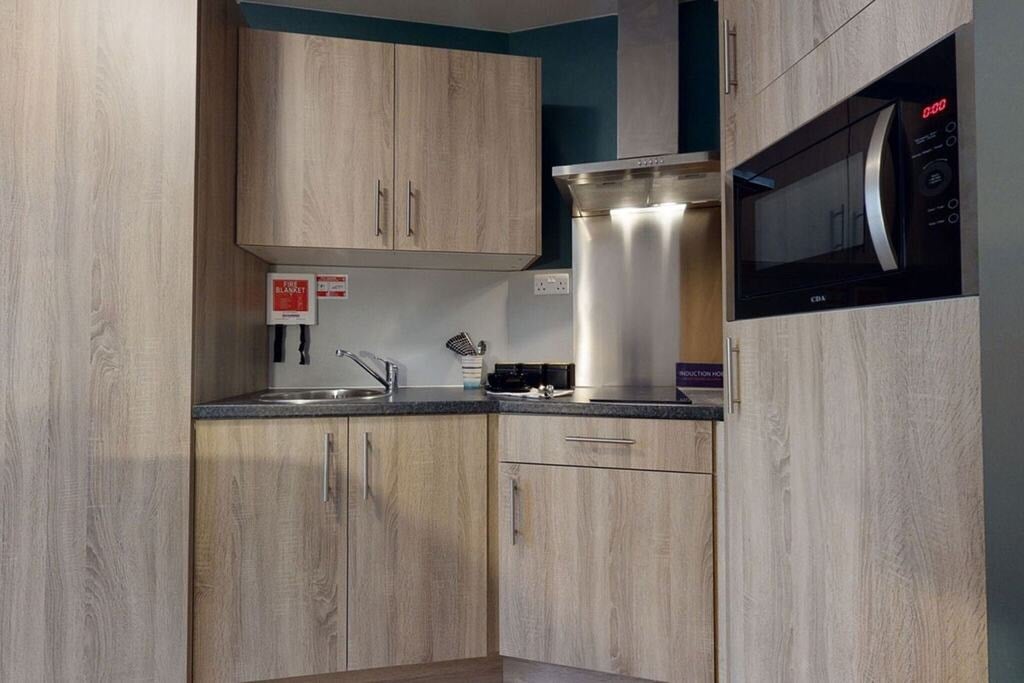 Flat Shepherds Bush Road in Greater London