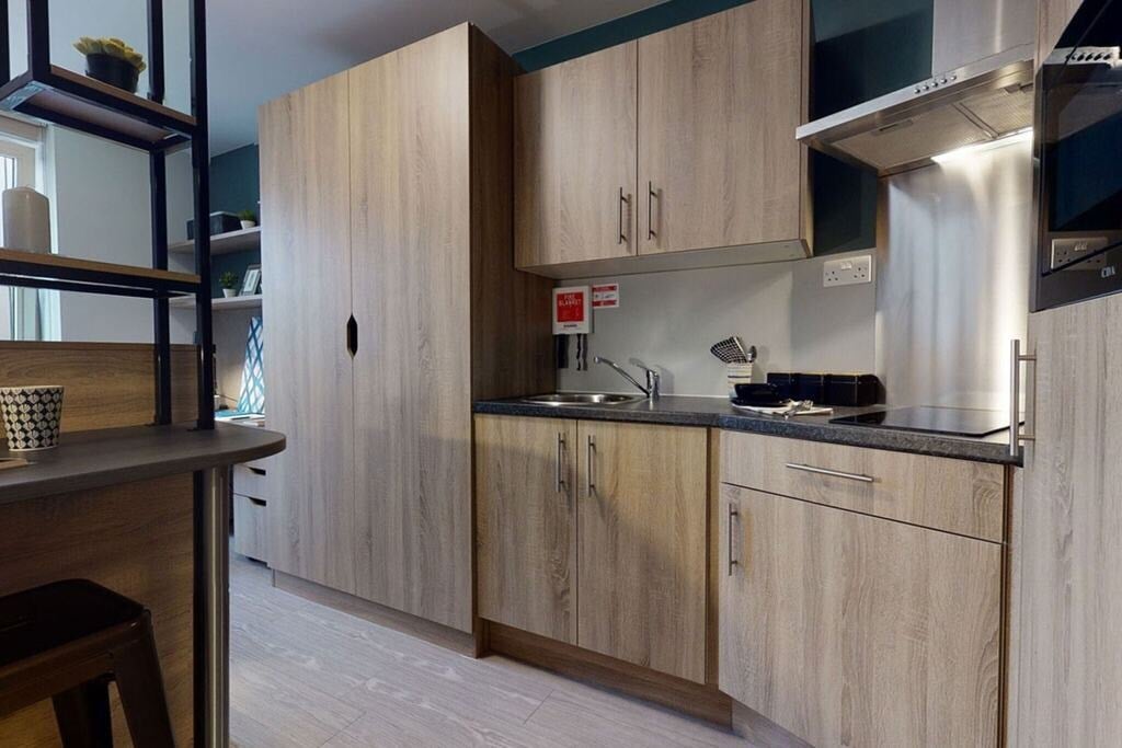 Flat Shepherds Bush Road in Greater London