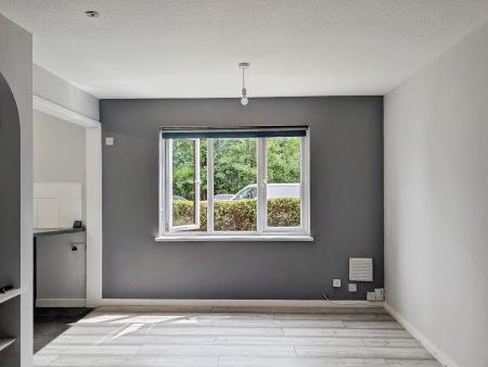 Flat Pycroft Way in Greater London