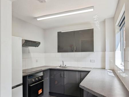 Flat Pycroft Way in Greater London