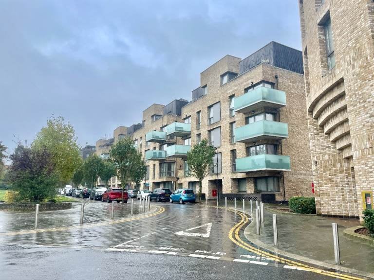 Flat Hilltop Avenue in Greater London