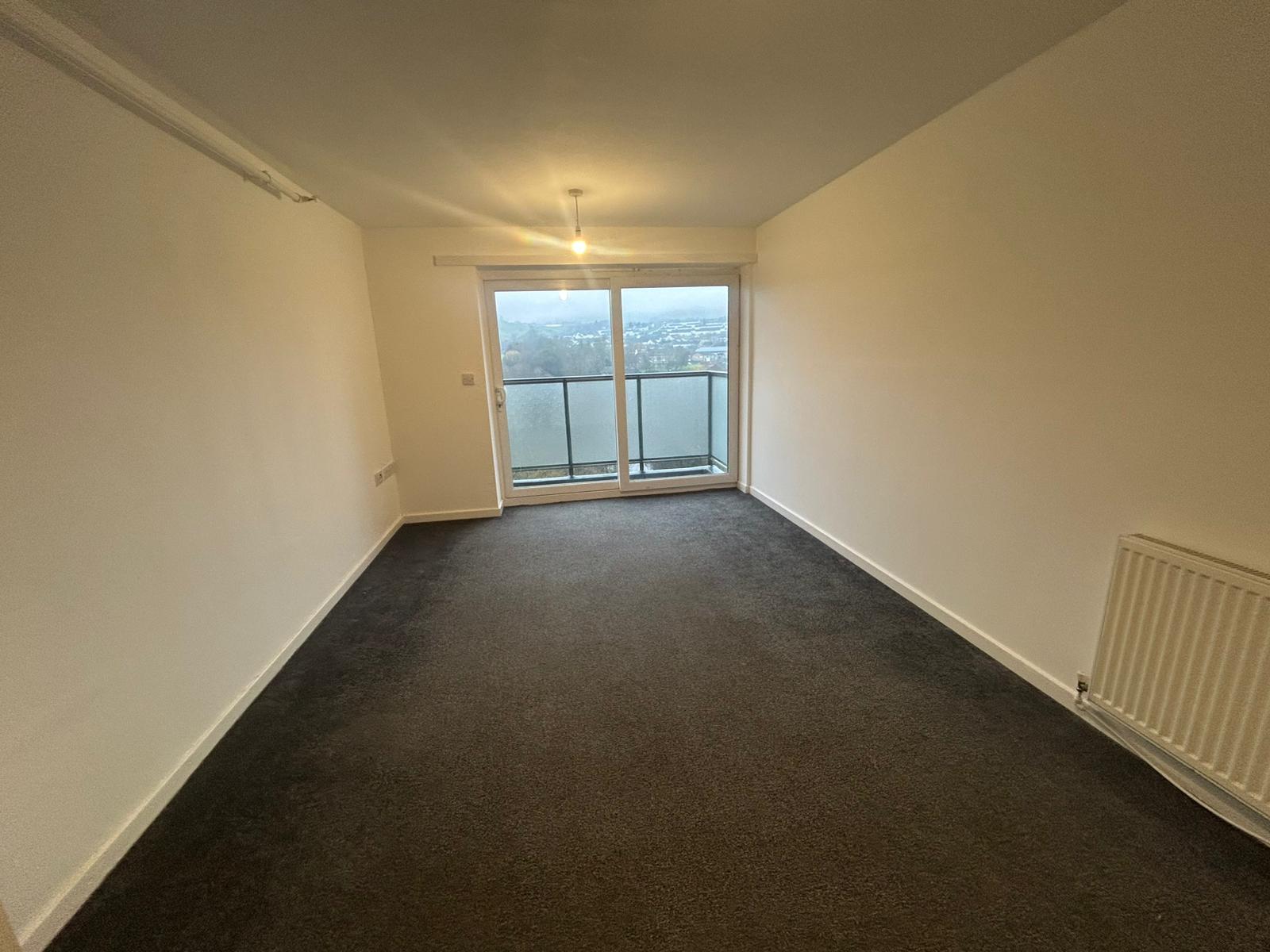 Flat Illingworth Close in Halifax