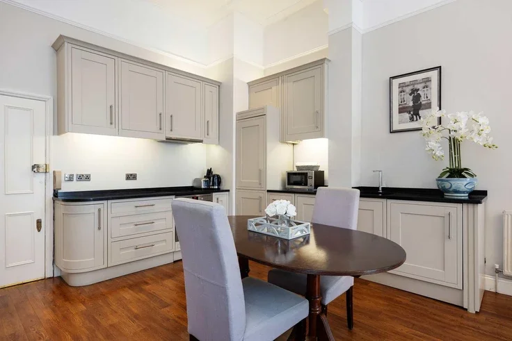 Flat Harcourt Terrace in Greater London