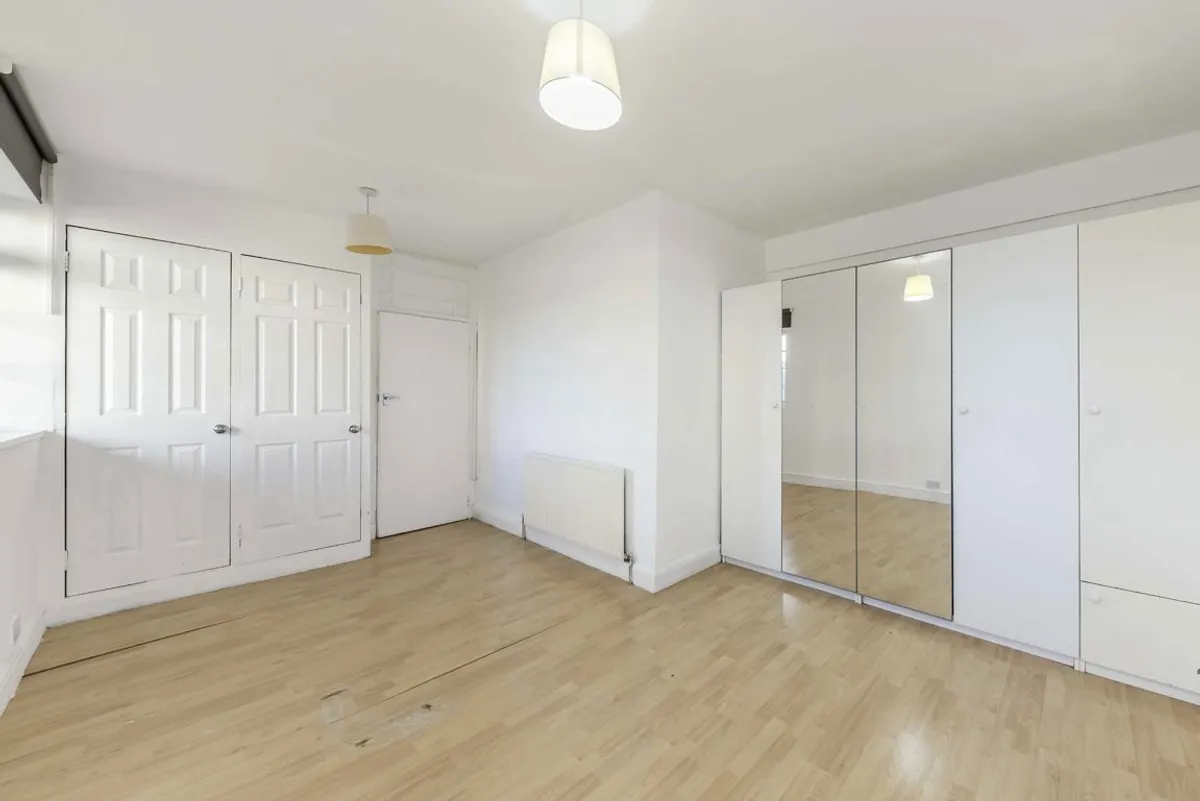 Flat Streatham High Road in Greater London