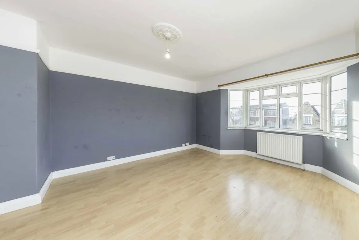 Flat Streatham High Road in Greater London