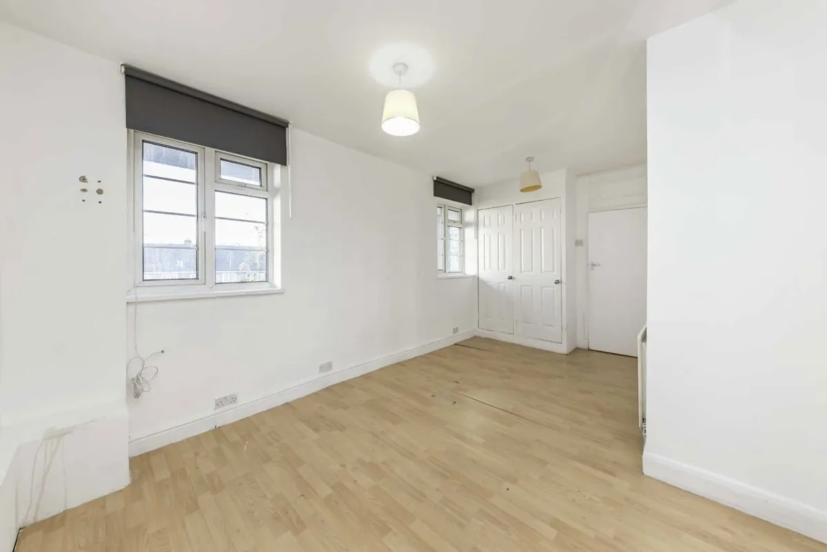 Flat Streatham High Road in Greater London