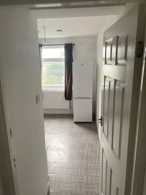 Flat Hainault Road in Greater London