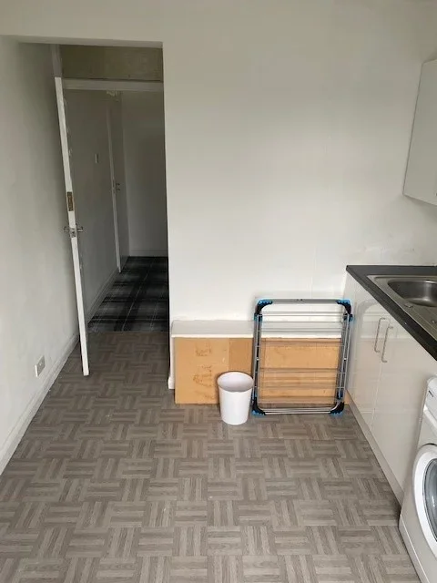 Flat Hainault Road in Greater London