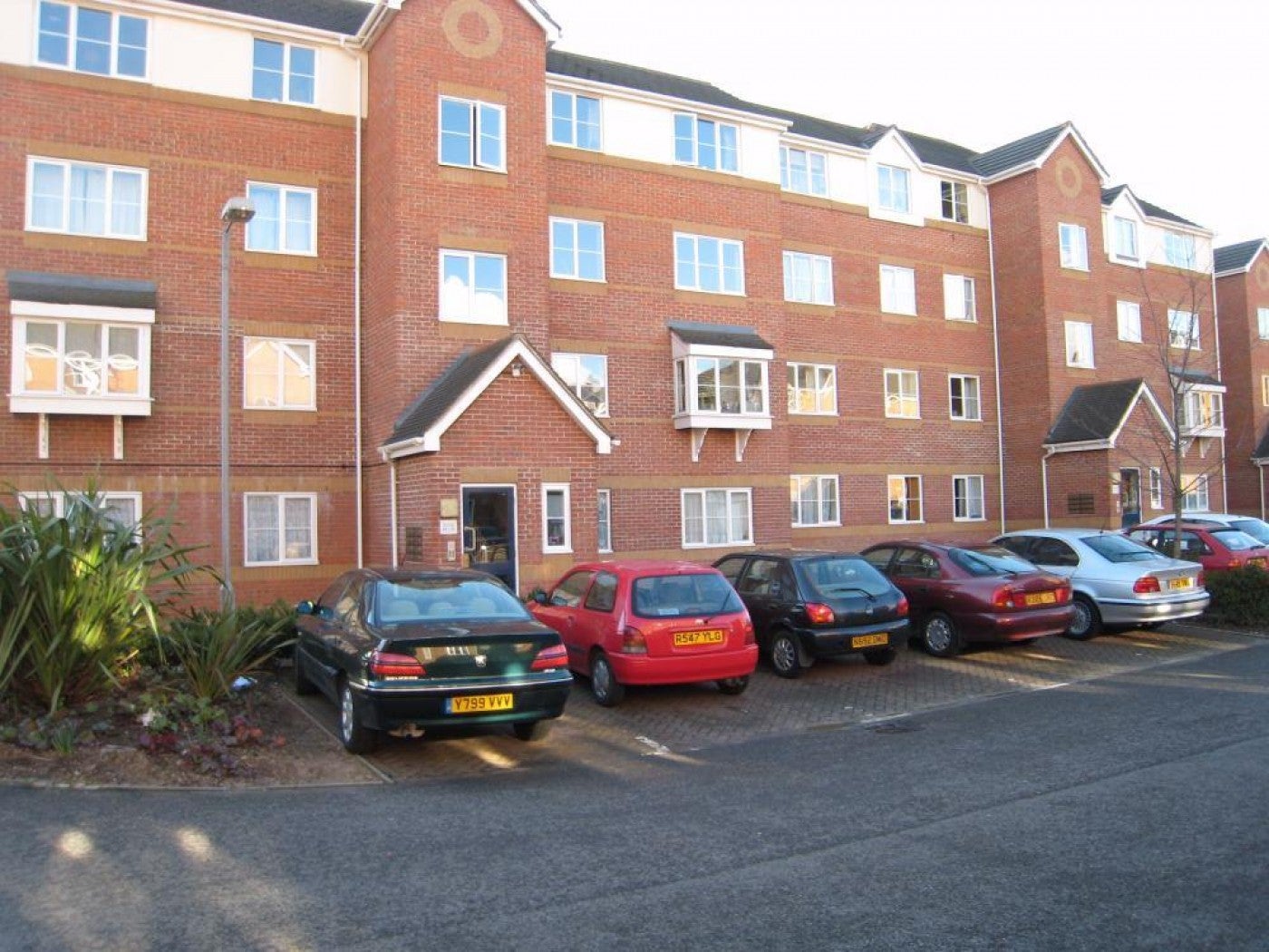 Flat Dairyman Close in Greater London