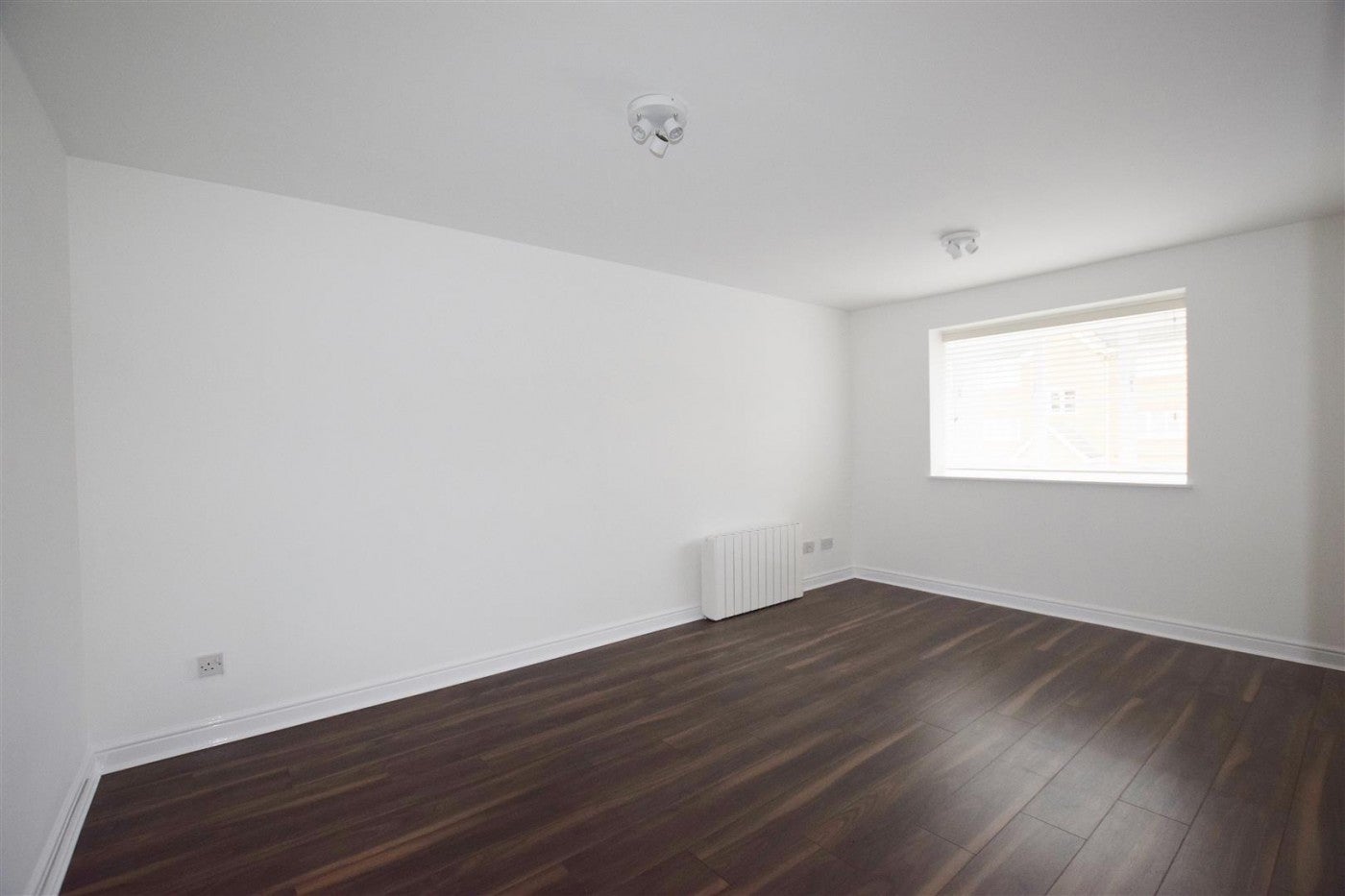 Flat Dairyman Close in Greater London
