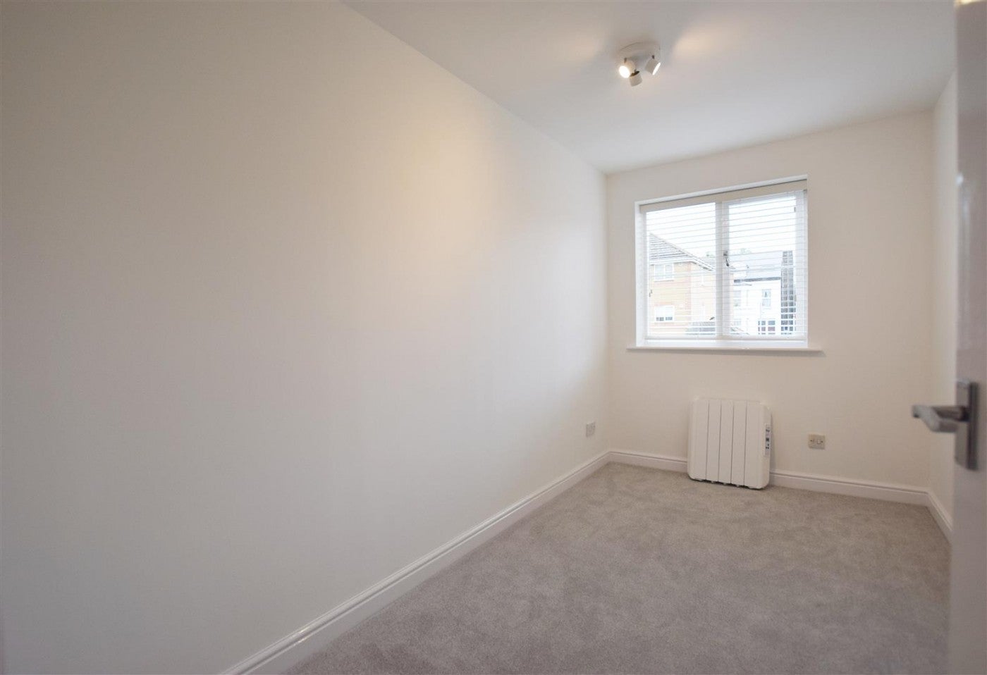 Flat Dairyman Close in Greater London