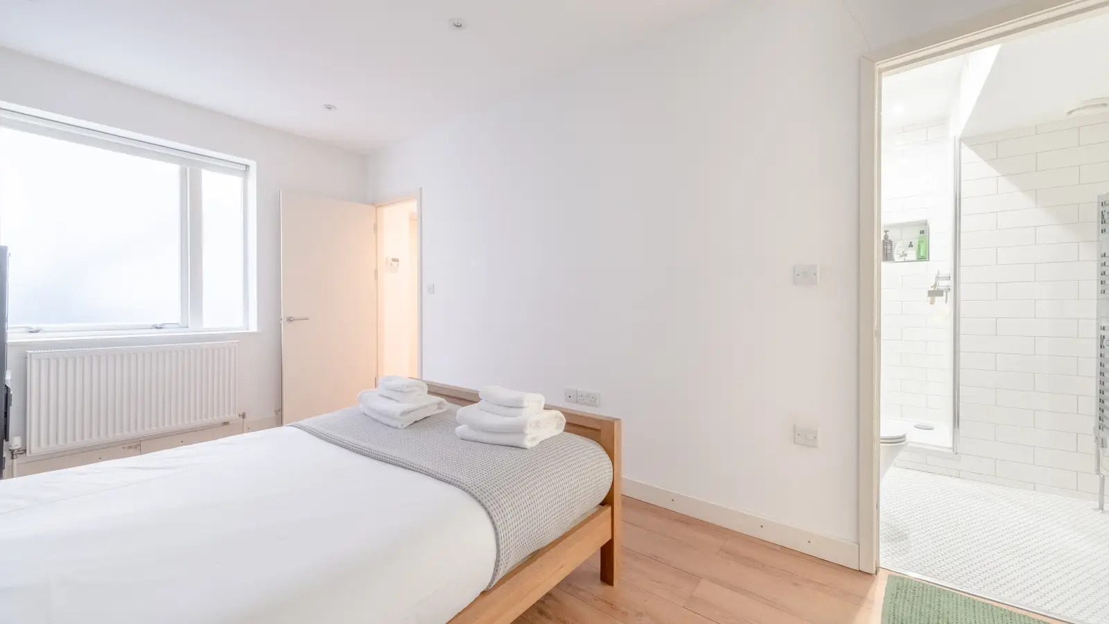 Flat Downham Road in Greater London