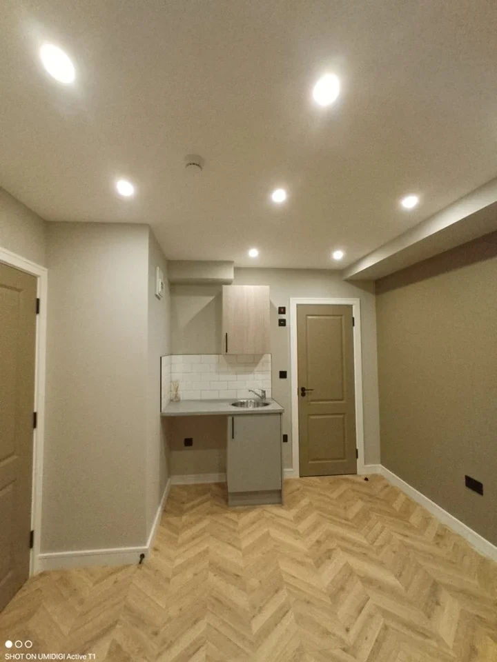 Room Valentine Road in Greater London