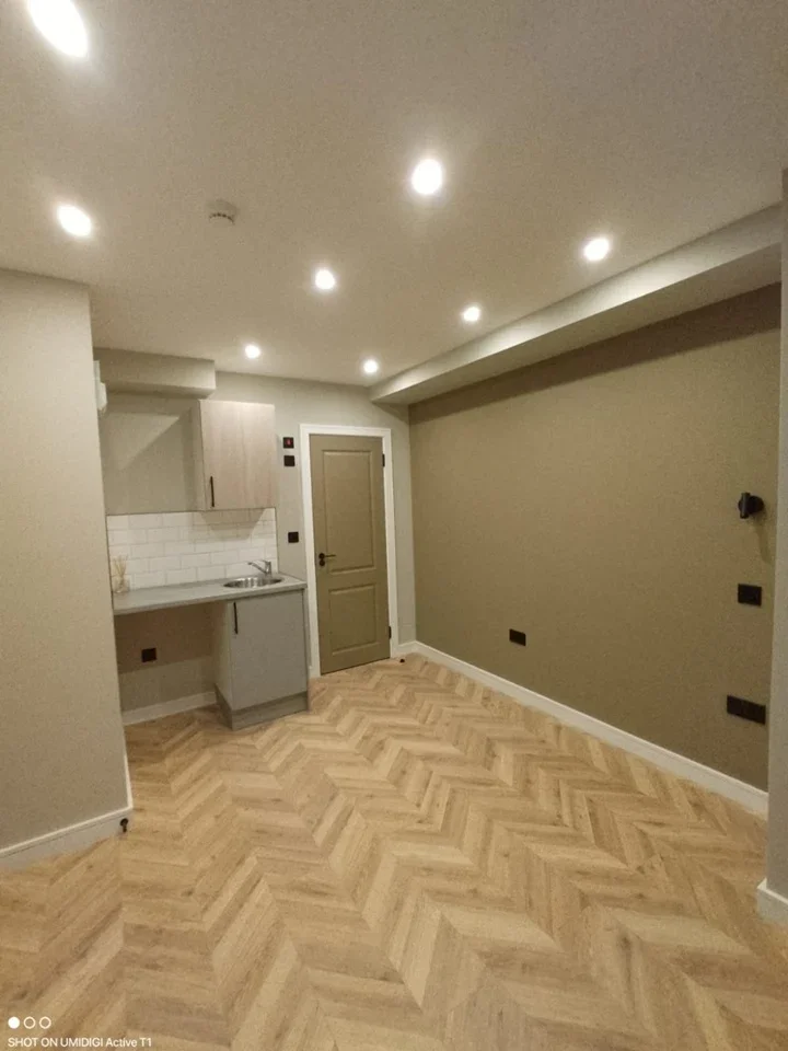 Room Valentine Road in Greater London