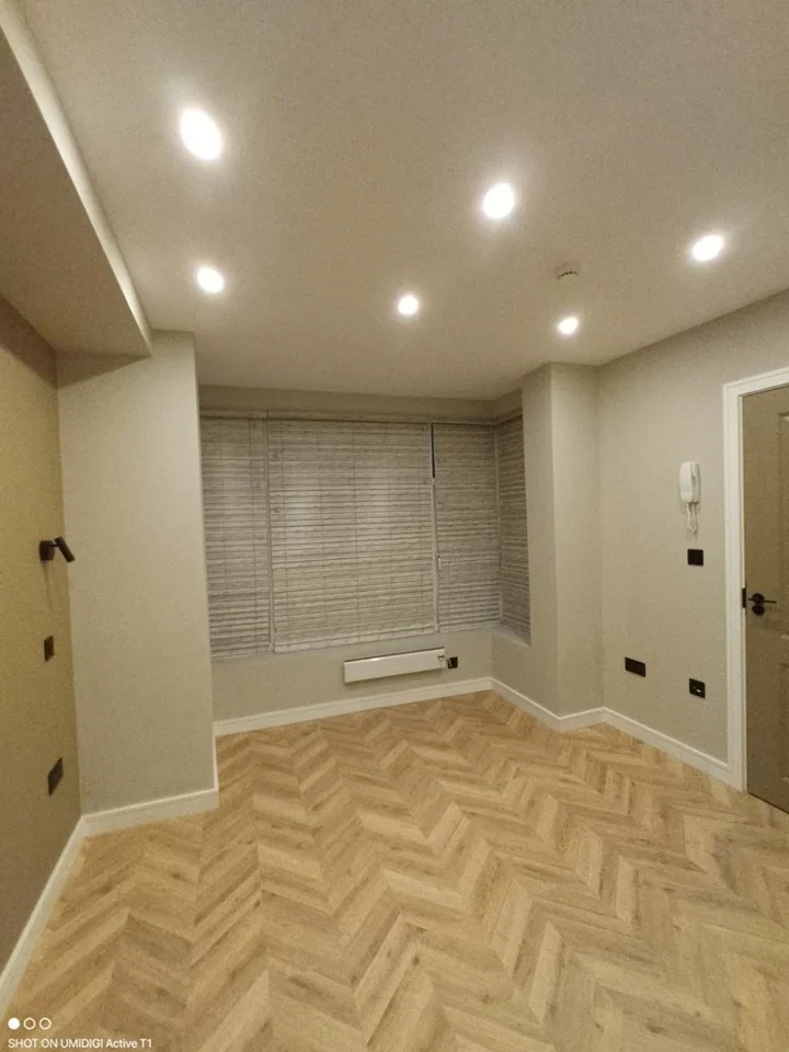 Room Valentine Road in Greater London