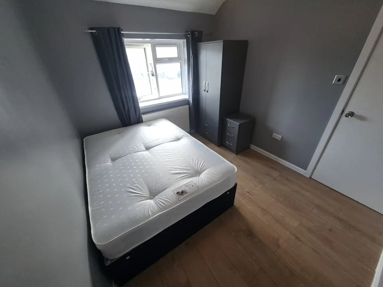 Room Brook Meadow Road in Birmingham