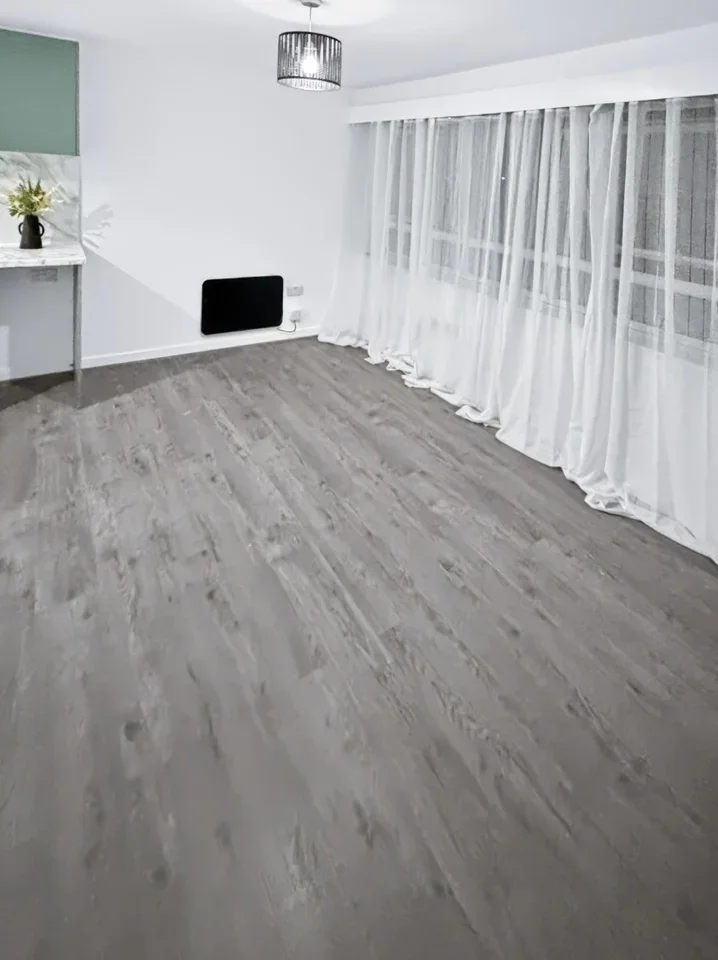 Flat Ashburton Road in Greater London