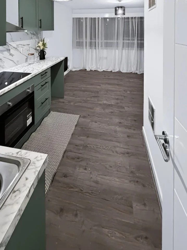 Flat Ashburton Road in Greater London