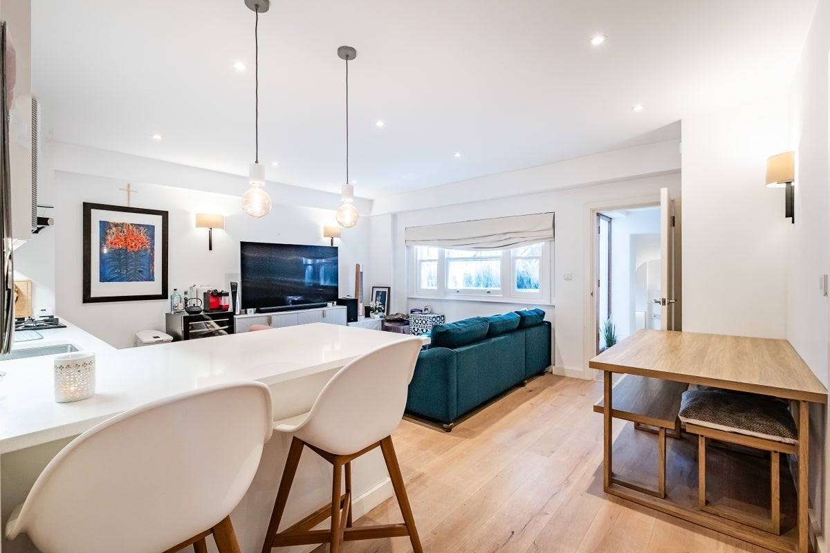 Flat Charlwood Street in City of Westminster
