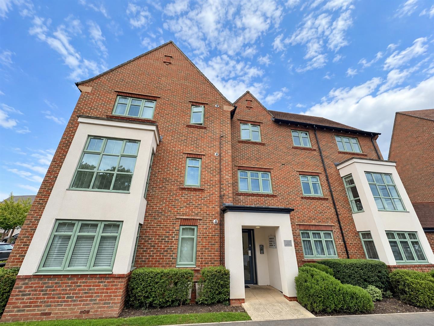 Flat Farriers Way in Houghton Regis