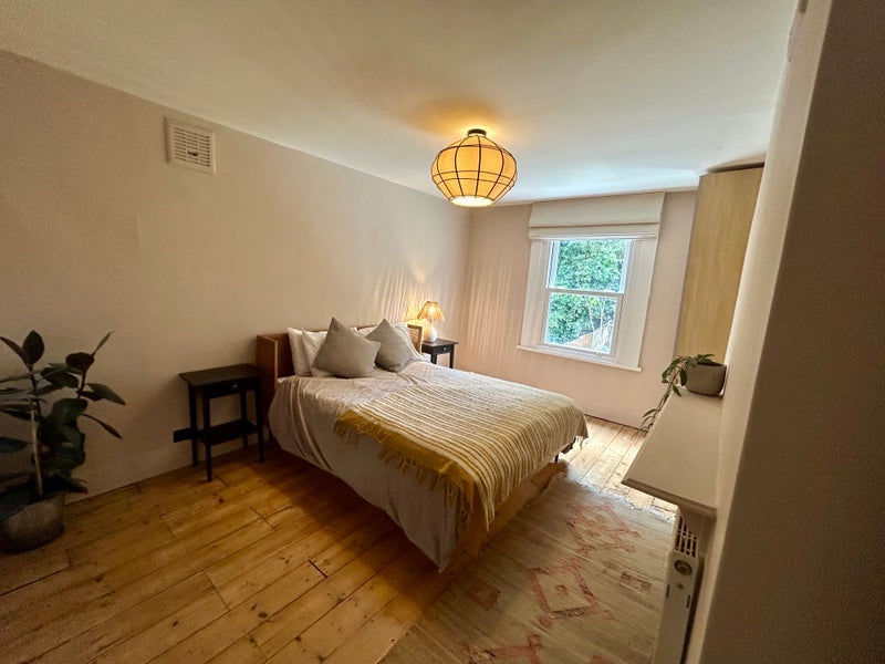 Room Waller Road in Greater London
