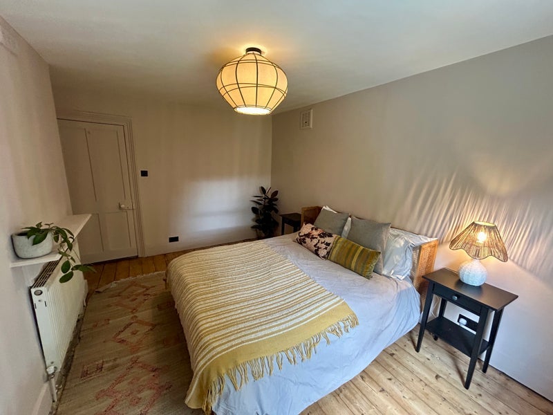 Room Waller Road in Greater London