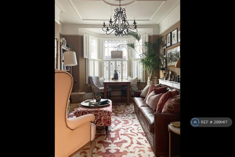 Flat Bowood Road in Greater London