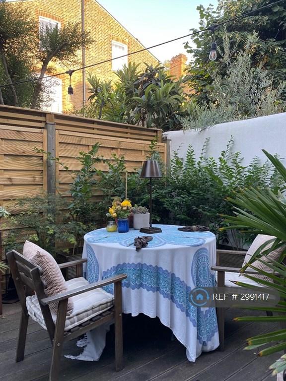 Flat Bowood Road in Greater London