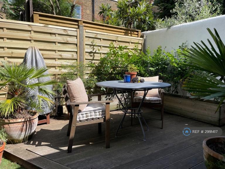 Flat Bowood Road in Greater London