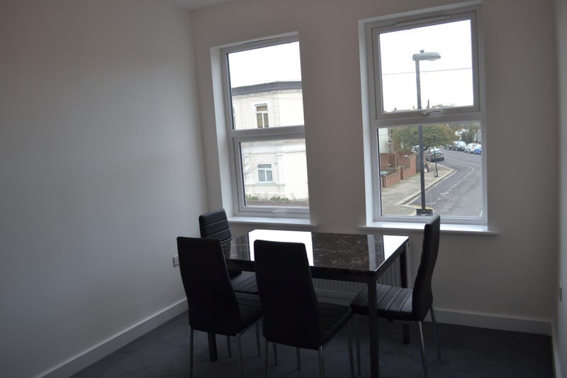 Flat Eldon Road in Greater London