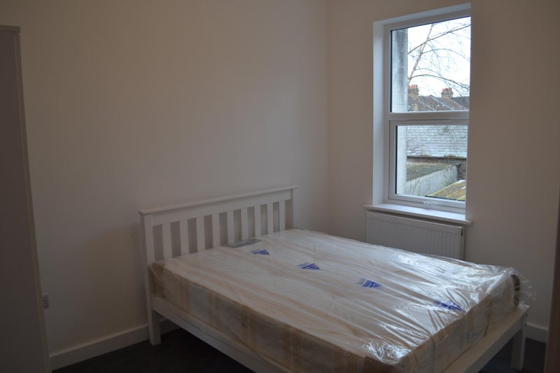 Flat Eldon Road in Greater London